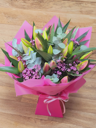 Pink star gaze - Beautiful big head pink lily’s with some natural touch