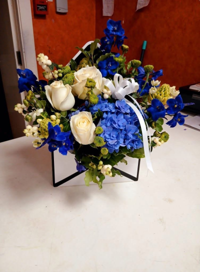Envelope arrangement - Fresh mixed colours arranged in envelope box