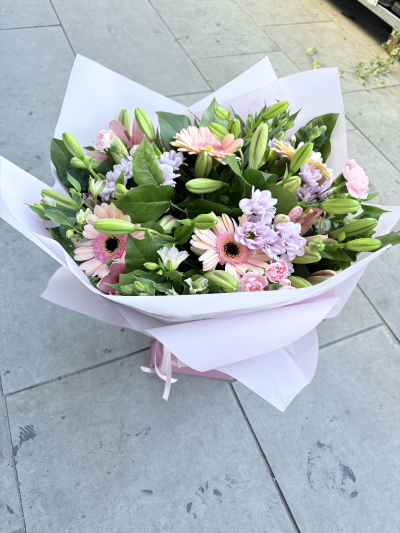 Pink pastel - Pastel colours fresh flowers tied together